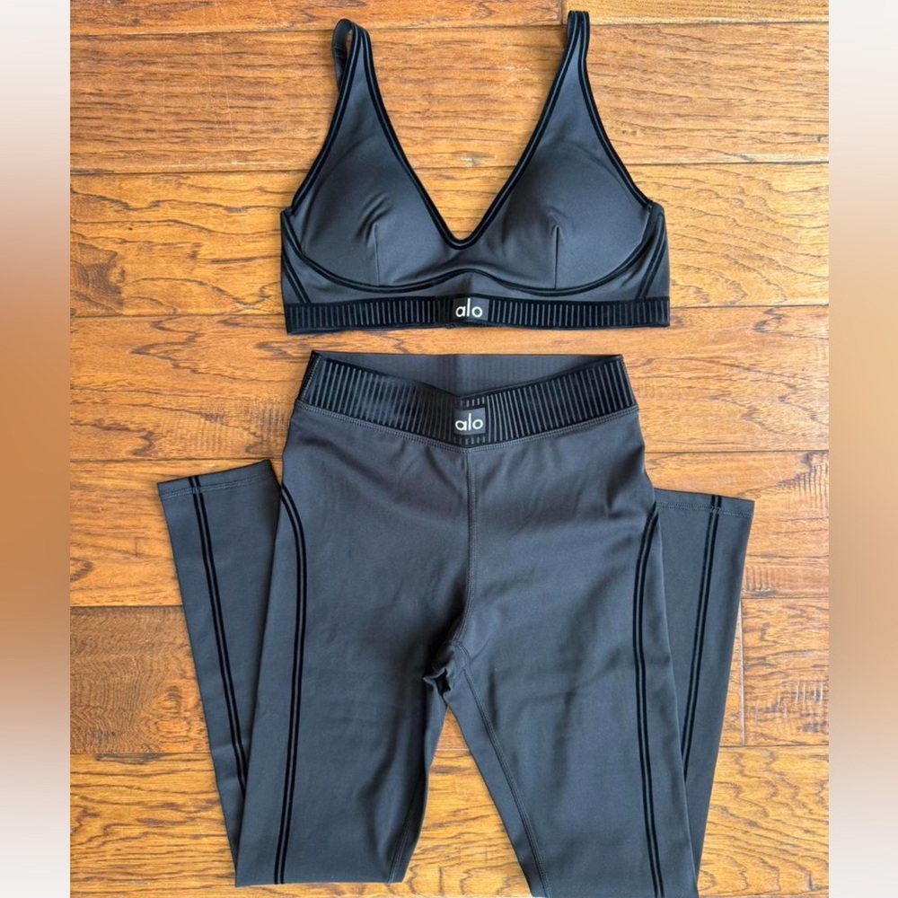 Alo Yoga Airlift Black Bra and Leggings Set